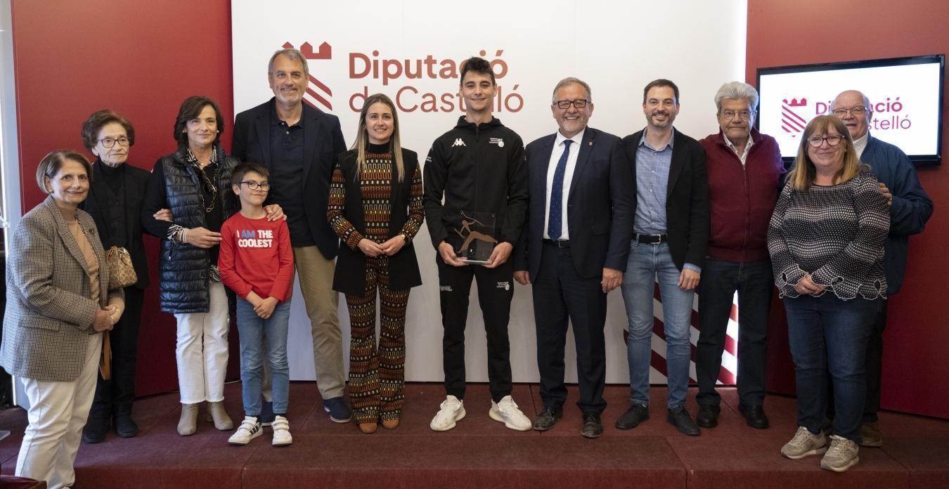 José Martí entrega el Arquero de la Valltorta al campeón del mundo de pilota ‘Diego d’Onda’