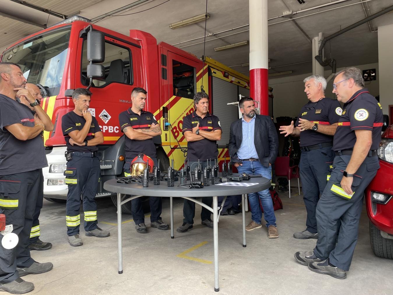 La Diputación aumenta el número de equipos de comunicaciones reforzando la seguridad de cada bombero en sus intervenciones