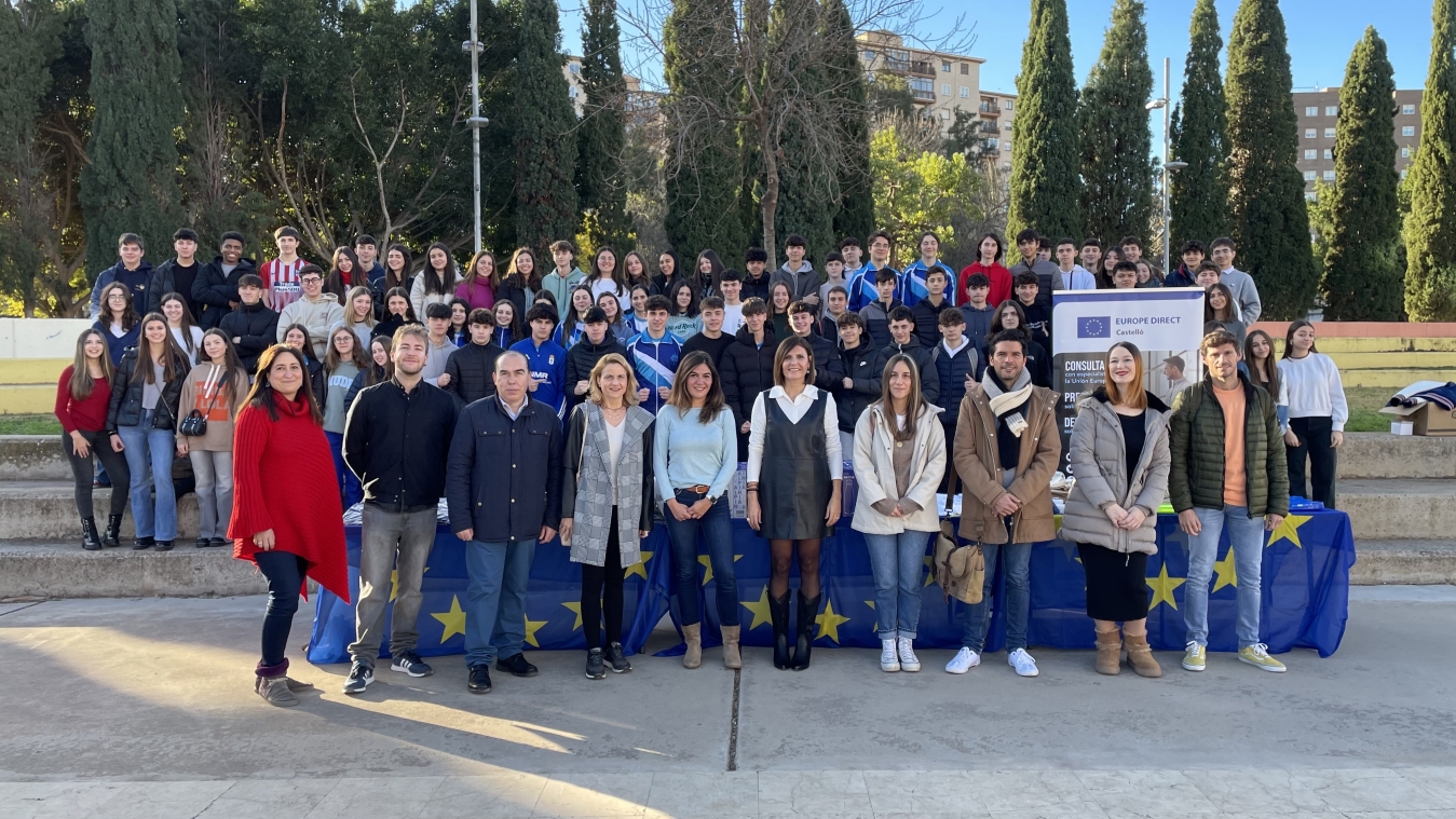 La Diputación de Castellón conciencia a los jóvenes sobre la importancia de la Unión Europa a través de una emocionante gincana