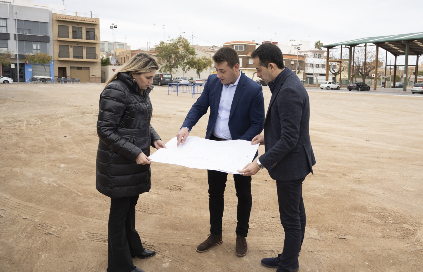 Marta Barrachina impulsa el desarrollo de Alquerías del Niño Perdido con una inversión de 160.000 euros para la remodelación de la plaza anexa al mercado