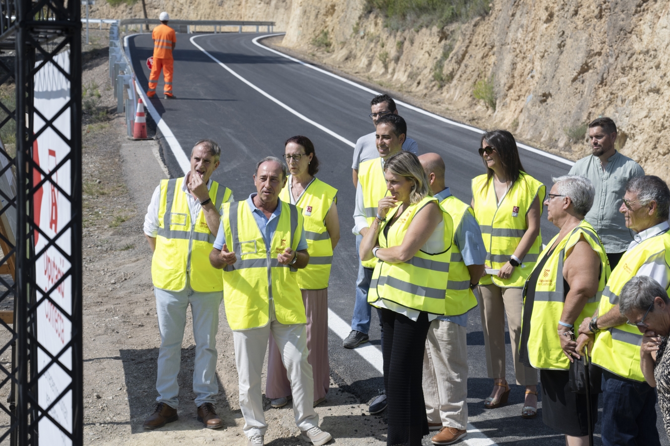 Marta Barrachina visita la finalització de les obres en la CV-203: una inversió de 1,2 milions que es va anunciar al gener i que s'ha acabat en el temps rècord de 7 mesos