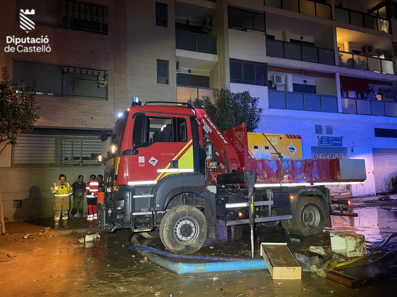 Un centenar d'efectius del Consorci Provincial de Bombers de Castelló treballen este diumenge en la resposta a l'efecte de la DANA a la província de València