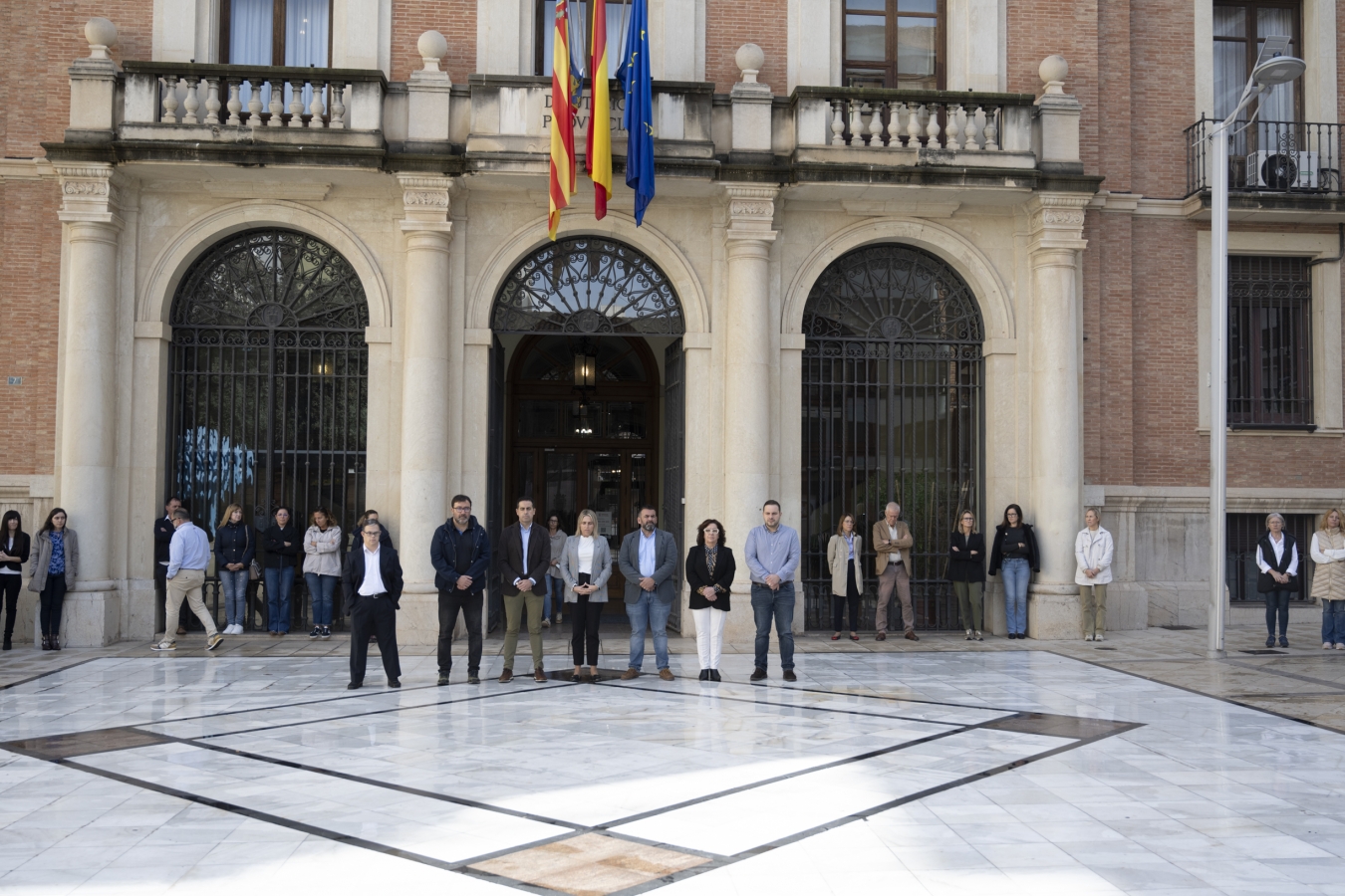 La Diputació de Castelló guarda cinc minuts de silenci per les víctimes de la DANA