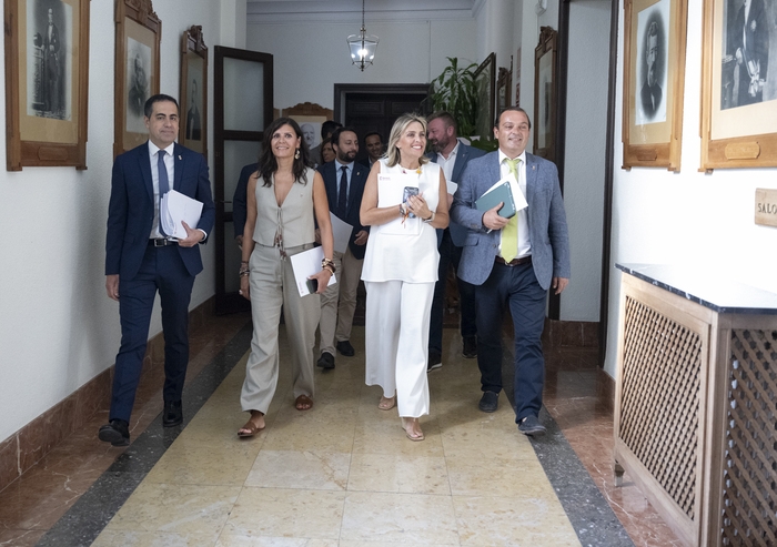 La Diputación alza la voz en defensa de los pacientes y familiares de ELA y exigirá al Gobierno de España que pague las ayudas que debe a los enfermos